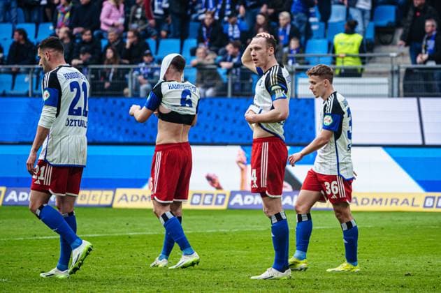 Sport Themen der Woche KW09 Sport Bilder des Tages Hamburger SV enttaeuscht enttaeuschung nach Niederlage GER, Hamburger SV vs. VfL Osnabrueck, Fussball, 2. Bundesliga, Spieltag 24, Saison 2023 2024, 03.03.2024 DFL REGULATIONS PROHIBIT ANY USE OF PHOTOGRAPHS AS IMAGE SEQUENCES AND OR QUASI-VIDEO GER, Hamburger SV vs. VfL Osnabrueck, Fussball, 2. Bundesliga, Spieltag 24, Saison 2023 2024, 03.03.2024 Hamburg *** Hamburger SV disappointed disappointment after defeat GER, Hamburger SV vs VfL Osnabrueck, Football, 2 Bundesliga, Matchday 24, Season 2023 2024, 03 03 2024 DFL REGULATES PROHIBIT ANY USE OF PHOTOGRAPHS AS IMAGE SEQUENCES AND OR QUASI VIDEO GER, Hamburger SV vs VfL Osnabrueck, Football, 2 Bundesliga, Matchday 24, Season 2023 2024, 03 03 2024 Hamburg Copyright: xEibner-Pressefoto MarcelxvonxFehrnx EP_MFN