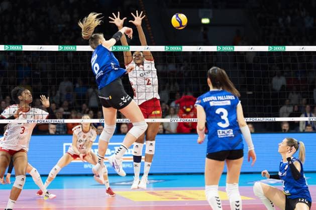 SC Potsdam Allianz MTV Stuttgart, DVV Womens Cup Final 2024 Monique Strubbe Allianz MTV Stuttgart Women, 8 overcomes the block of Breland Morrissette SC Potsdam, 2 DVV Womens Cup Final 2024 between SC Potsdam and Allianz MTV Stuttgart on March 3, 2024 at the SAP Arena in Mannheim , Mannheim Hessen Germany SAP Arena