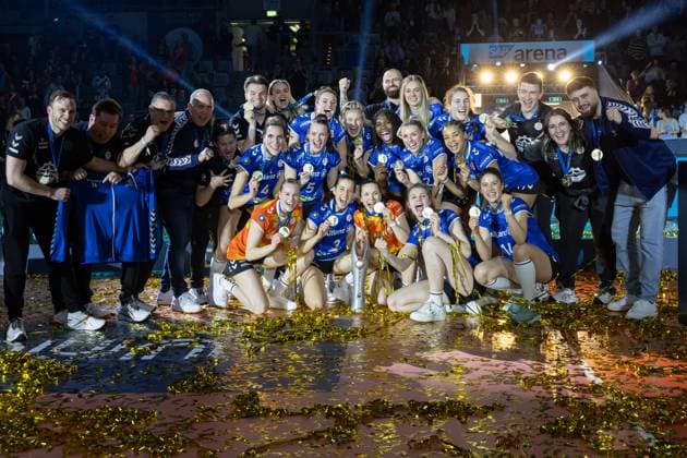 WWK Volleys Herrsching BERLIN RECYCLING Volleys, DVV Mens Cup Final 2024 Stuttgart players and coaches cheer during the award ceremony DVV Mens Cup Final 2024 between WWK Volleys Herrsching and BERLIN RECYCLING Volleys on March 3, 2024 at the SAP Arena in Mannheim , Mannheim Hessen Germany SAP Arena