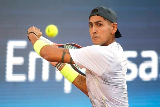 Tenis, Alejandro Tabilo vs Sebastian Baez El tenista Alejandro Tabilo de Chile regresa la bola de Sebastian Baez de Argentina por la ifinal del ATP, Tennis Herren 250 de Santiago 2024 en el Club San Carlos de Apoquindo en Santiago, Chile. 03 3 2024 Felipe Zanca Photosport Tennis, Alejandro Tabilo vs Sebastian Baez The tennis player Alejandro Tabilo of Chile return the ball of against of Sebastian Baez of Argentina in the match for the final ATP 250 Santiago 2024 at the Club San Carlos de Apoquindo in Santiago, Chile. 03 3 2024 Felipe Zanca Photosport Alejandro Tabilo vs Sebastian Baez, ATP 250 Santiago 2024