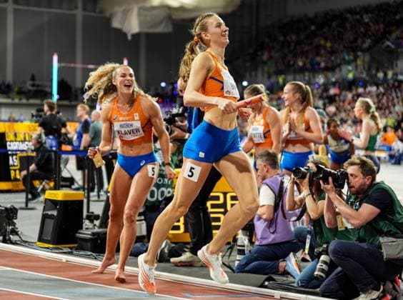 Bilder des Jahres 2024, Sport 03 März Sport Themen der Woche KW09 Sport Bilder des Tages Femke Bol of the Netherlands crosses the line ahead of Alexis Holmes of USA in the anchor leg of the 4x 400 Metres Relay Women Final race as the Netherlands win gold. 2024 World Athletics Indoor Championships, Day Three, Athletics, Commonwealth Arena, Glasgow, UK - 03 Mar 2024  Copyright: xStuartxWallace Shutterstockx 14370447bf