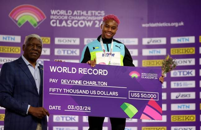 Sport Themen der Woche KW09 Sport Bilder des Tages (240304) -- GLASGOW, March 4, 2024 -- Devynne Charlton of the Bahamas celebrates after Women s 60 Metres Hurdles final round during the third day of the World Athletics Indoor Championships 2024 in Glasgow, Britain, March 3, 2024. ) (SP)BRITAIN-GLASGOW-ATHLETICS-WORLD ATHLETICS INDOOR CHAMPIONSHIPS LixYing 