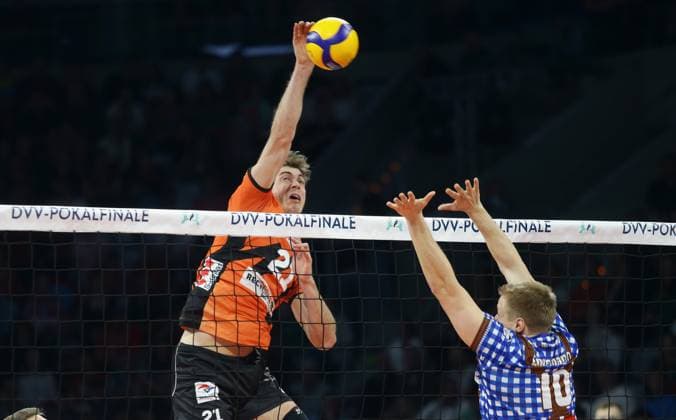 Mannheim , DVV mens cup final WWK Volleys Herrsching vs BERLIN RECYCLING , left Tobias Krick Berlin
