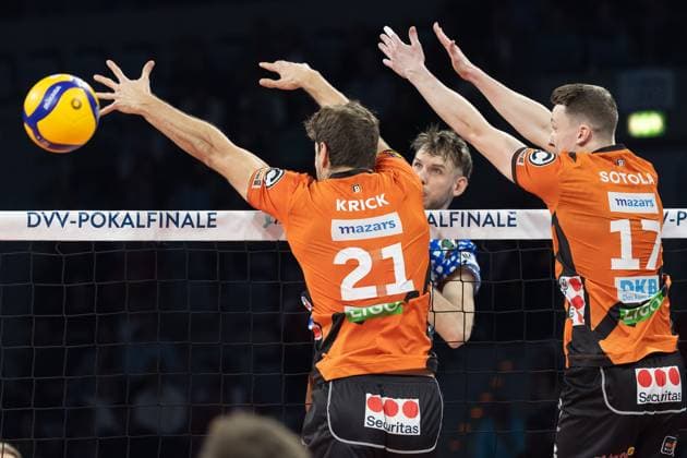 WWK Volleys Herrsching BERLIN RECYCLING Volleys, DVV Mens Cup Final 2024 Tobias Krick Berlin Recycling Volleys, 21 and Marek Sotola Berlin Recycling Volleys, 17 block a smash from Filip John WWK Volleys Herrsching, 6 DVV Mens Cup Final 2024 between WWK Volleys Herrsching and BERLIN RECYCLING Volleys on March 3, 2024 at the SAP Arena in Mannheim , Mannheim Hessen Germany SAP Arena