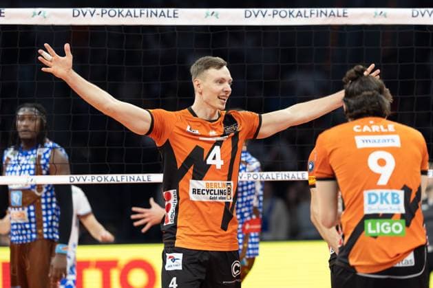 WWK Volleys Herrsching BERLIN RECYCLING Volleys, DVV Mens Cup Final 2024 Timo Tammemaa Berlin Recycling Volleys, 4 cheers DVV Mens Cup Final 2024 between WWK Volleys Herrsching and BERLIN RECYCLING Volleys on March 3, 2024 at SAP Arena in Mannheim , Mannheim Hessen Germany SAP Arena