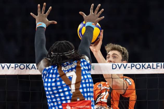 WWK Volleys Herrsching BERLIN RECYCLING Volleys, DVV Mens Cup Final 2024 Tobias Krick Berlin Recycling Volleys, 21 tries to overcome the block of Magloire Mayaula Nzeza WWK Volleys Herrsching, 7 with a lob DVV Mens Cup Final 2024 between WWK Volleys Herrsching and BERLIN RECYCLING Volleys on March 3, 2024 at SAP Arena in Mannheim , Mannheim Hessen Germany SAP Arena