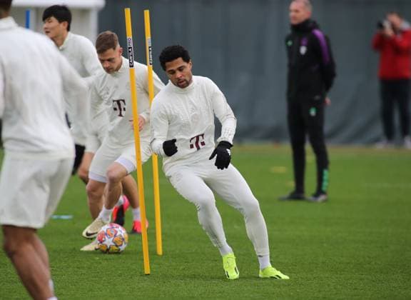 Munich, Germany 04 March 2024 Football, Men, Season 2023 2024, FC Bayern Munich, Säbener Strasse, Training ground, Final training, Champions League Serge Gnabry FC Bayern Munich at the pole run