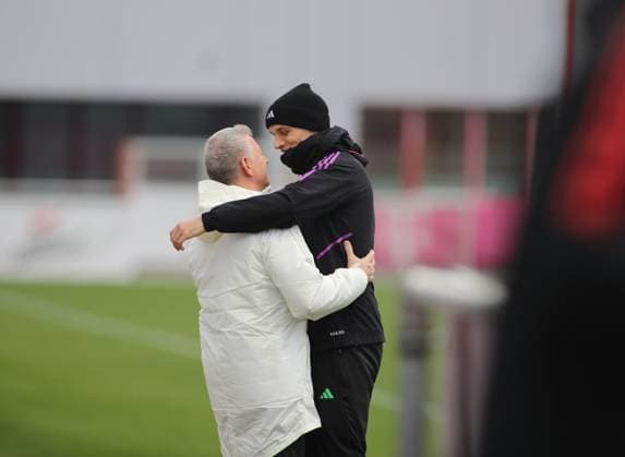 Munich, Germany 04 March 2024 Football, men, 2023 2024 season, FC Bayern Munich, Säbener Strasse, training ground, final training session, Champions League Thomas Tuchel, coach FC Bayern Munich hug, farewell