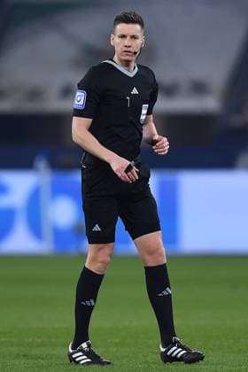Soccer 2 Bundesliga 24 Matchday FC Schalke 04 FC St Pauli on 01 03 2024 at the Veltins Arena in Gelsenkirchen FIFA Referee Daniel Siebert Berlin DFL regulations prohibit any use of photographs as image sequences and or quasi video xRx