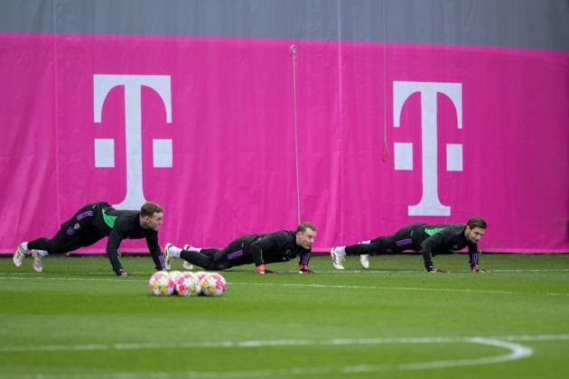 Soccer, Champions League, 20240304, Final training, FC Bayern Munich SS Lazio Rome In the picture Daniel PERETZ FC Bayern Munich, 18 , Manuel NEUER FC Bayern Munich, 1 and Sven ULREICH FC Bayern Munich, 26 Munich Training ground Säbener Str 51 Bayern Germany Copyright: Passion2Press MarkusxFischerx