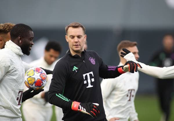 Munich, Germany 04 March 2024 Football, Men, Season 2023 2024, FC Bayern Munich, Säbener Strasse, Training ground, Final training, Champions League Manuel Neuer FC Bayern Munich warming up, Head, Upper body