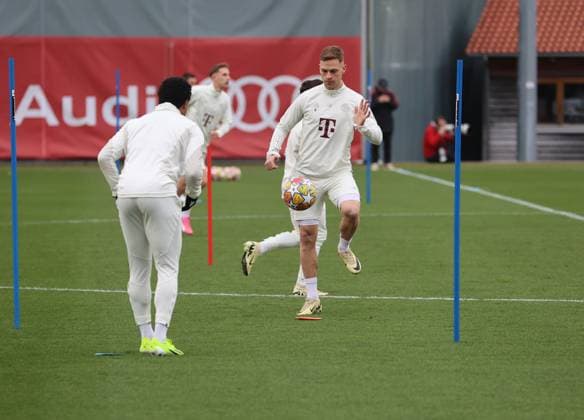 Munich, Germany 04 March 2024 Football, Men, Season 2023 2024, FC Bayern Munich, Säbener Strasse, Training ground, Final training, Champions League Joshua Kimmich FC Bayern Munich plays a ball