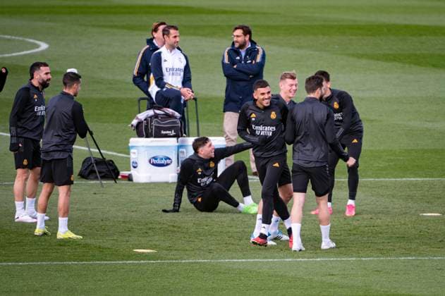 Uefa Champions League 2024: Real Madrid press conference, PK, Pressekonferenz match against RB Leipzig Real Madrid players (from L to R) Federico Valverde, Dani Ceballos, Toni Kroos, Nacho Fernandez joke with each other during the training of the day before the second leg of the round of 16 football match of Champions League against RB Leipzig at Ciudad Real Madrid in Valdebebas, Madrid. Valdebebas Ciudad Real Madrid Madrid Spain Copyright: xAlbertoxGardinx AGardin_20240305_football_Champions_League_Real_Madrid_training_302