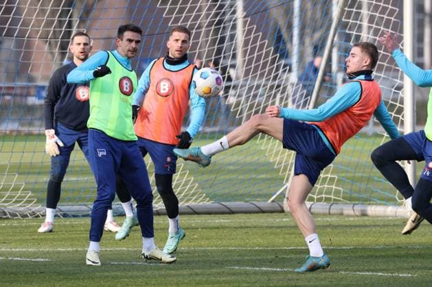 DEU, DFL, 2 FBL Hertha BSC, Training, 05 03 2024, Sportforum, Berlin, DEU, DFL, 2 FBL Hertha BSC, Training, in the picture Smail Prevljak Hertha BSC Berlin 9 , Marten Winkler Hertha BSC Berlin 22 , Peter Pekarik Hertha BSC Berlin 2 DFL regulations prohibit any use of Photographs as image sequences and or quasi video Foto Juergen Engler nordphoto GmbH nordphotoxGmbHx xEngler nph00076