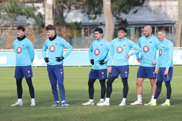 DEU, DFL, 2 FBL Hertha BSC, Training, 05 03 2024, Sportforum, Berlin, DEU, DFL, 2 FBL Hertha BSC, Training, in the picture Pascal Klemens Hertha BSC Berlin 41 , Linus Gechter Hertha BSC Berlin 44 , Ibrahim Maza Hertha BSC Berlin 30 , Fabian Reese Hertha BSC Berlin 11 , Toni Leistner Hertha BSC Berlin 37 , Palko Dardai Hertha BSC Berlin 27 DFL regulations prohibit any use of Photographs as image sequences and or quasi video Foto Juergen Engler nordphoto GmbH nordphotoxGmbHx xEngler nph00076