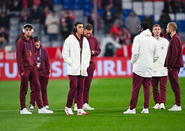 Germany, Muenchen, 05 03 2024, Allianz Arena, FC Bayern Muenchen vs SS Lazio UEFA Champions League 2023 24 Round of 16 Second Leg, Jamal Musiala Bayern Muenchen and his teammates walk relaxed on the pitch Munich Allianz Arena Bavaria Germany eu-images-738