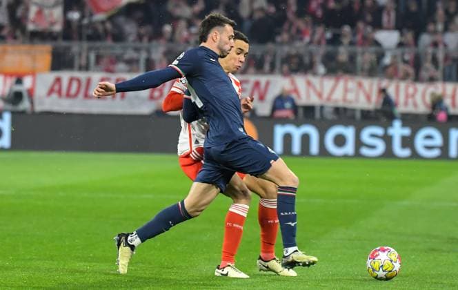 05 03 2024, xemx, Football UEFA Champions League 1 8 Final, FC Bayern Muenchen Lazio Rom emspor, v l Mario Gila Lazio Rom , Jamal Musiala FC Bayern Muenchen Zweikampf, Aktion, action, battle for the ball DFL DFB REGULATIONS PROHIBIT ANY USE OF PHOTOGRAPHS as IMAGE SEQUENCES and or QUASI VIDEO Muenchen