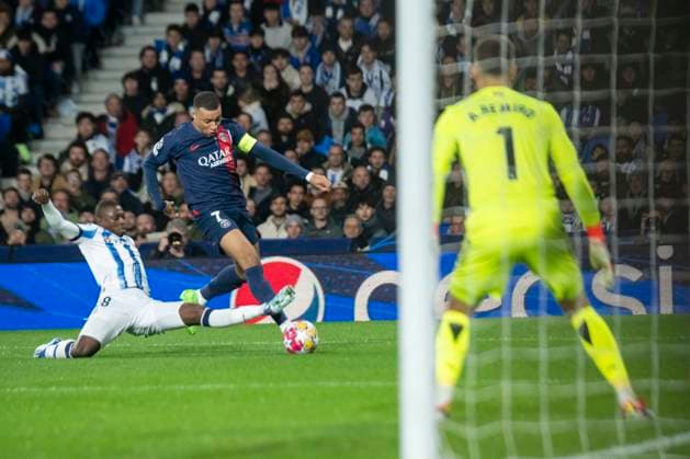Real Sociedad Vs PSG Kylian Mbappe of PSG vies with Amari Traore of Real Sociedad during the UEFA Champions League Round of 16, 2nd leg match between Real Sociedad and Paris Saint Germain at Reale Arena. Donostia Gipuzkoa Spain Editorial Use Only  Copyright: xGarikoitzxGaraialdex Bostok Photo GarixGaraialdex GG2403050051