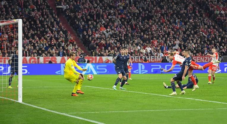 05 03 2024, xemx, Football UEFA Champions League 1 8 Final, FC Bayern Muenchen Lazio Rom emspor, v l Harry Kane FC Bayern Muenchen Goal scored, erziehlt das Tor zum 1 0 DFL DFB REGULATIONS PROHIBIT ANY USE OF PHOTOGRAPHS as IMAGE SEQUENCES and or QUASI VIDEO Muenchen