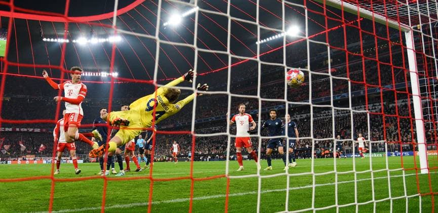 05 03 2024, xemx, Football UEFA Champions League 1 8 Final, FC Bayern Muenchen Lazio Rom emspor, v l Thomas Mueller FC Bayern Muenchen Goal scored, erziehlt das Tor zum 2 0 DFL DFB REGULATIONS PROHIBIT ANY USE OF PHOTOGRAPHS as IMAGE SEQUENCES and or QUASI VIDEO Muenchen