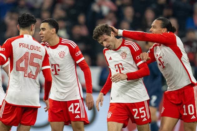 Goal celebration for 2 0, Aleksandar Pavlovic 45 FC Bayern Muenchen , Jamal Musiala 42 FC Bayern Muenchen , Thomas Mueller 25 FC Bayern Muenchen , Leroy Sane 10 FC Bayern Muenchen taps Thomas Mueller 25 FC Bayern Muenchen on the head, FC Bayern Muenchen vs Lazio Rome, Football, UEFA Champions League round of 16 second leg, 05 03 2024 DFB regulations prohibit any use of photographs as image sequences and or quasi video Muenchen Bayern Germany Copyright: xkolbert-press UlrichxGamelx