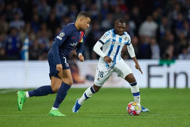 March 5, 2024, San Sebastian, Guipuzcoa, SPAIN: Kylian Mbappe of Paris Saint-Germain competes for the ball with Hamari Traore of Real Sociedad during the UEFA Champions League match between Real Sociedad and Paris Saint-Germain at Reale Arena on March 5, 2024, in San Sebastian, Spain. San Sebastian SPAIN - ZUMAa181 20240305_zaa_a181_109 Copyright: xRicardoxLarreinax