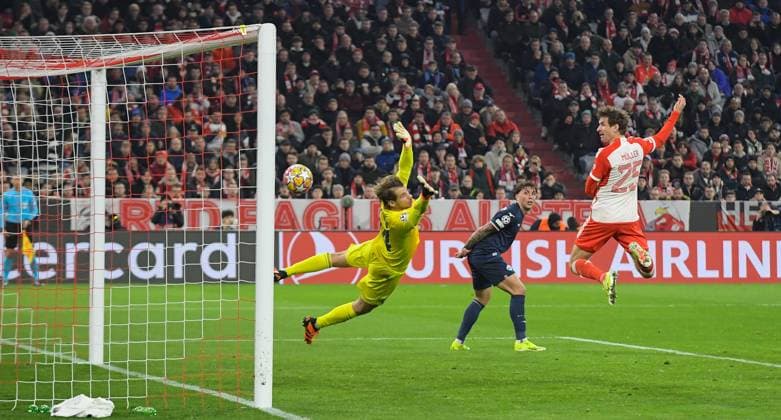 05 03 2024, xemx, Football UEFA Champions League 1 8 Final, FC Bayern Muenchen Lazio Rom emspor, v l Thomas Mueller FC Bayern Muenchen Goal scored, erziehlt das Tor zum 2 0 DFL DFB REGULATIONS PROHIBIT ANY USE OF PHOTOGRAPHS as IMAGE SEQUENCES and or QUASI VIDEO Muenchen