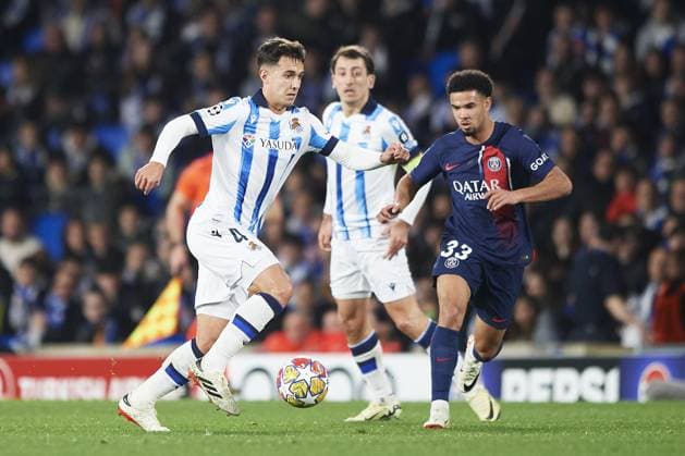 Martin Zubimendi of Real Sociedad runs with the ball during the UEFA Champions League match between Real Sociedad v Paris Saint Germain at Reale Arena on March 5, 2024 in San Sebastian (Photo by: LGM) FOOTBALL : Real Sociedad vs Paris Saint Germain - UEFA Ligue des Champions - 05 03 2024 LGM Panoramic 