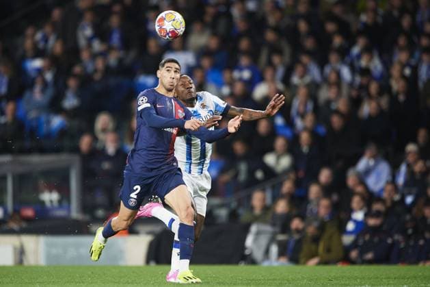 Achraf Hakimi of Paris Saint Germain (L) battles for the ball with Sheraldo Becker of Real Sociedad (R) during the UEFA Champions League match between Real Sociedad v Paris Saint Germain at Reale Arena on March 5, 2024 in San Sebastian (Photo by: LGM) FOOTBALL : Real Sociedad vs Paris Saint Germain - UEFA Ligue des Champions - 05 03 2024 LGM Panoramic 