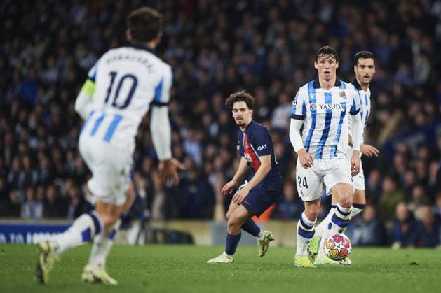 Robin Le Normand of Real Sociedad (R) battles for the ball with Vitinha of Paris Saint Germain (L) during the UEFA Champions League match between Real Sociedad v Paris Saint Germain at Reale Arena on March 5, 2024 in San Sebastian (Photo by: LGM) FOOTBALL : Real Sociedad vs Paris Saint Germain - UEFA Ligue des Champions - 05 03 2024 LGM Panoramic 