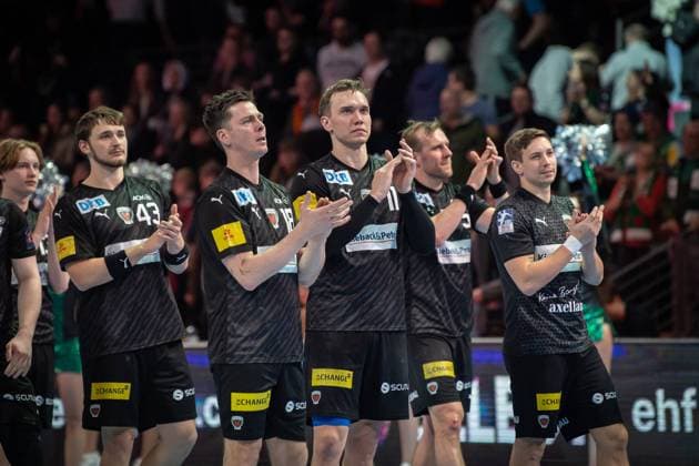 EHF European League, Füchse Berlin vs CSM Constanta Berlin, 05 03 2024 Jann Keno Jacobs Fuechse Berlin, 43 , Hans Lindberg Fuechse Berlin, 18 , Lasse Bredekjaer Andersson Fuechse Berlin, 11 greets the fans after the match EHF European League, Füchse Berlin vs CSM Constanta, Max Schmeling Halle, Berlin 05 03 2024 Copyright: xBEAUTIFULxSPORTS LucianoxLimax