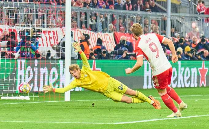 Sport Bilder des Tages Harry Kane, FCB 9 scores, shoots goal , Tor, Treffer, Torschuss, 3-0 in the round of 16 match FC BAYERN MUENCHEN - LAZIO ROM of football UEFA Champions League in season 2023 2024 in Munich, Mar 5, 2024. Achtelfinale,, FCB, München