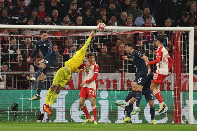 in duel, action, with Ivan Provedel 94 Lazio Rome , Thomas Mueller 25 FC Bayern Muenchen , FC Bayern Muenchen vs S S Lazio Rome, Champions League, Football, Round of 16, second leg, 05 03 2024 Muenchen Bayern Germany Copyright: xkolbert-press ChristianxKolbertx