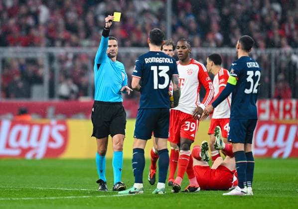 Germany, Muenchen, 05 03 2024, Allianz Arena, FC Bayern Muenchen vs SS Lazio UEFA Champions League 2023 24 Round of 16 Second Leg, Referee Slavko Vincic shows Alessio Romagnoli SS Lazio the yellow card Munich Allianz Arena Bavaria Germany eu-images-738