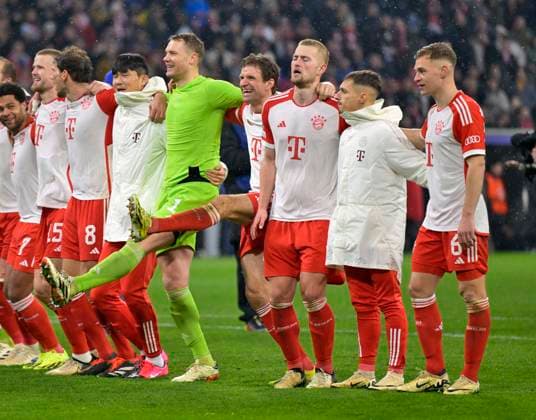 05 03 2024, Football UEFA Champions League 2023 2024 Round of 16, FC Bayern Munich Lazio Rome, at the Allianz Arena Munich The Bayern players cheer Serge Gnabry FC Bayern Munich , Eric Dier FC Bayern Munich , Leon Goretzka FC Bayern Munich , Min jae Kim FC Bayern Munich, Minjae Kim, Kim Min jae , goalkeeper Manuel Neuer FC Bayern München , Thomas Müller FC Bayern München , Matthijs de Ligt FC Bayern München , Bryan Zaragoza FC Bayern München and Joshua Kimmich FC Bayern München DFL and DFB regulations prohibit any use of photographs as image sequences and or quasi video