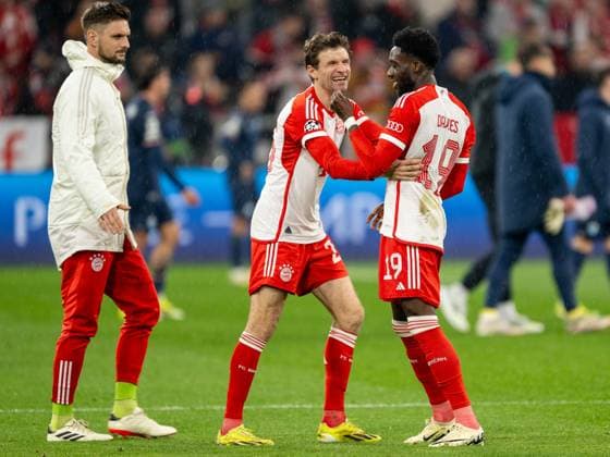 Sven Ulreich FC Bayern Muenchen, 26 , Thomas Mueller FC Bayern Muenchen, 25 , Alphonso Davies FC Bayern Muenchen, 19 , GER, FC Bayern Muenchen FCB vs Lazio Rome SSL , Football, UEFA Champions League, Round of 16 second leg, 2023 2024 season, 05 03 2024, DFB DFL regulations prohibit any use of photographs as image sequences and or quasi video , GER, FC Bayern Muenchen FCB vs Lazio Rome SSL , Fußball, UEFA Champions League, Achtelfinal Rueckspiel, Saison 2023 2024, 05 03 2024 Muenchen Copyright: xEibner-Pressefoto SaschaxWaltherx EP_EER