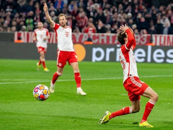 Harry Kane FC Bayern Muenchen, 09 , Thomas Mueller FC Bayern Muenchen, 25 , GER, FC Bayern Muenchen FCB vs Lazio Rome SSL , Football, UEFA Champions League, Round of 16 second leg, 2023 2024 season, 05 03 2024, DFB DFL regulations prohibit any use of photographs as image sequences and or quasi video , GER, FC Bayern Muenchen FCB vs Lazio Rome SSL , Football, UEFA Champions League, Round of 16 second leg, 2023 2024 season, 05 03 2024 Muenchen Copyright: xEibner-Pressefoto SaschaxWaltherx EP_EER