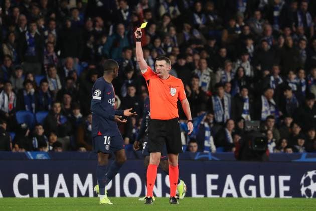 Spain - Real Sociedad vs Paris Saint-Germain - 05 03 2024 SPAIN, SAN SEBASTIAN, MARCH 05. Referee Michael Oliver shows a yellow card tp Ousmane Dembele of Paris SG during the UEFA Champions League match round of 16 second leg match between Real Sociedad and Paris Saint-Germain, on March 05, 2024 at Reale Arena in San Sebastian, Spain. Photo by Manuel Blondeau AOP.Press San Sebastian Reale Arena Spain Copyright: x ManuelxBlondeau AOP.Pressx AOP20240305 0088