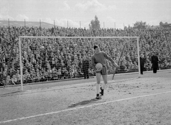 Gordon Banks has died GORDON BANKS Stoke City FC and England International Footballer Universal Pictorial Press Photo PGH 143576 06.05.1967 , Credit:Avalon  Copyright: xAvalonx 0615382188