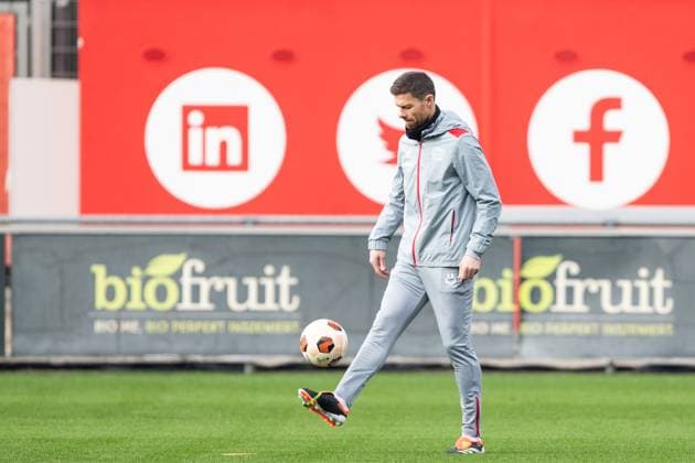 Bayer 04 Leverkusen Training 06 03 2024 Xabi Alonso Coach Bayer 04 Leverkusen with the ball Bayer 04 Leverkusen Training 06 03 2024 Copyright: xBEAUTIFULxSPORTS Buriakovx