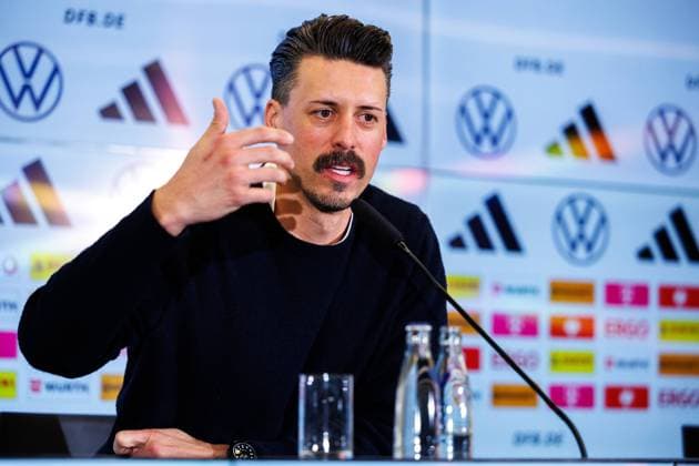 Sport Themen der Woche KW10 Sport Bilder des Tages Pressekonferenz im DFB-Campus, Update zur Trainingsphilosophie Deutschland, 06.03.2024 Sandro Wagner (Assistenztrainer, DFB Männer-Nationalmannschaft) Pressekonferenz im DFB-Campus, Training und Entwicklung, gibt ein Update zur Trainingsphilosophie in Deutschland am 06.03.2024 im DFB-Campus Frankfurt *** Press conference at the DFB Campus, update on training philosophy Germany, 06 03 2024 Sandro Wagner Assistant coach, DFB mens national team Press conference at the DFB Campus, Training and Development, gives an update on the training philosophy in Germany on 06 03 2024 at the DFB Campus Frankfurt Copyright: xBEAUTIFULxSPORTS Hahnex