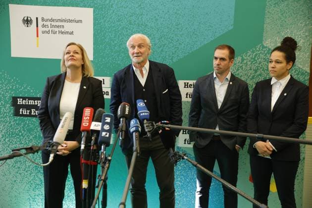 Sport Themen der Woche KW10 Sport Bilder des Tages Bundesinnenministerin Nancy Faeser, DFP-Sportdirektor Rudi Völler, Turnierdirektor Philipp Lahm, Turnierbotschafterin Celia äaöic, Deutschland, Berlin, 100-Tage Countdown Event zur UEFA EURO, EM, Europameisterschaft,Fussball 2024 *** Federal Minister of the Interior Nancy Faeser, DFP Sports Director Rudi Völler, Tournament Director Philipp Lahm, Tournament Ambassador Celia äaöic, Germany, Berlin, 100-day countdown event to UEFA EURO 2024