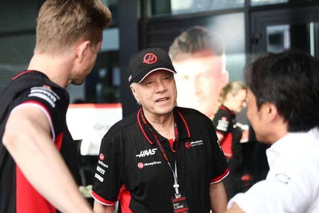 Sport Bilder des Tages F1 Saudi Arabian Grand Prix 2024 Previews Nico Hulkenberg of Haas, Gene Haas, Ayao Komatsu ahead of the Formula 1 Saudi Arabian Grand Prix at Jedah Corniche Circuit in Jeddah, Saudi Arabia on March 6, 2024. Jeddah Saudi Arabia  Copyright: xJakubxPorzyckix originalFilename:porzycki-f1saudia240306_np6IB.jpg