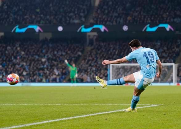 MANCHESTER, ENGLAND, 6th March 2024. Julian Ãlvarez of Manchester City scores to make it 2-0 during the UEFA Champions League match at the Etihad Stadium, MANCHESTER. Picture credit should read: Andrew Yates Sportimage EDITORIAL USE ONLY. No use with unauthorised audio, video, data, fixture lists, club league logos or live services. Online in-match use limited to 120 images, no video emulation. No use in betting, games or single club league player publications. SPI-2988-0033