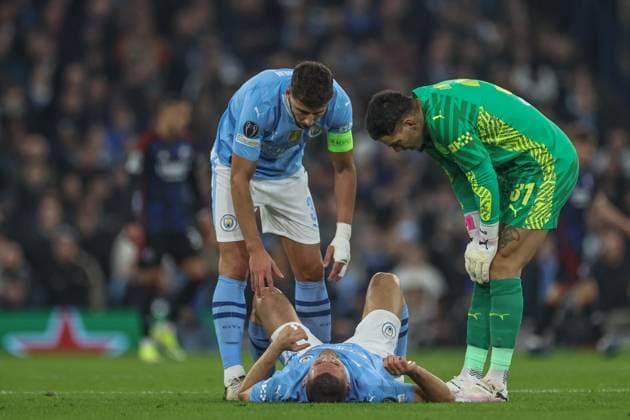 UEFA Champions League Manchester City v F.C. Copenhagen Ruben Dias of Manchester City and Ederson of Manchester City check on Mateo KovaÄiÄ‡ of Manchester City who is injured on the floor during the UEFA Champions League match Manchester City vs F.C. Copenhagen at Etihad Stadium, Manchester, United Kingdom, 6th March 2024 (Photo by Mark Cosgrove News Images) Manchester Etihad Stadium Manchester United, ManU Kingdom Copyright: xMarkxCosgrove NewsxImagesx