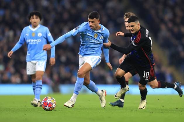 UEFA Champions League Manchester City gegen FC Kopenhagen 06. März 2024 UEFA Champions League Achtelfinale Manchester City gegen FC Kopenhagen Matheus Nunes von Manchester City und Mohamed Elyounoussi vom FC Kopenhagen Foto Simon Stacpoole Abseits Manchester UK  Copyright: xSimonxStacpoolexOffside