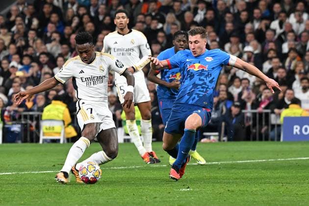Madrid, Estadio Santiago Bernabeu, 06 03 24, GER, Men, UEFA Champions League, Season 2023 2024, Round of 16, Real Madrid CF RB Leipzig Bild VINICIUS JUNIOR Real Madrid scores the goal for 1 0 Willi ORBAN Leipzig kommt zu spaet Only for editorial use UEFA regulations prohibit any use of photographs as image sequences and or quasi video Spain