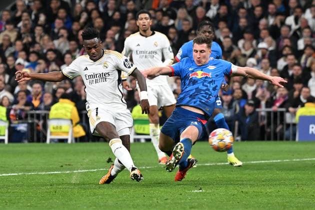 Madrid, Estadio Santiago Bernabeu, 06 03 24, GER, Men, UEFA Champions League, Season 2023 2024, Round of 16, Real Madrid CF RB Leipzig Bild VINICIUS JUNIOR Real Madrid scores the goal for 1 0 Willi ORBAN Leipzig kommt zu spaet Only for editorial use UEFA regulations prohibit any use of photographs as image sequences and or quasi video Spain