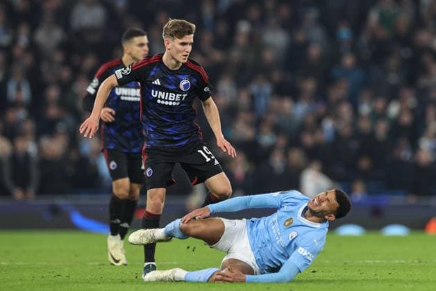 UEFA Champions League Manchester City v F.C. Copenhagen Matheus Nunes of Manchester City is fouled by Elias Jelert of FC Copenhagen during the UEFA Champions League match Manchester City vs F.C. Copenhagen at Etihad Stadium, Manchester, United Kingdom, 6th March 2024 (Photo by Mark Cosgrove News Images) Manchester Etihad Stadium Manchester United, ManU Kingdom Copyright: xMarkxCosgrove NewsxImagesx