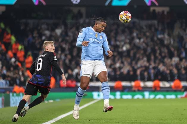 UEFA Champions League Manchester City v F.C. Copenhagen Manuel Akanji of Manchester City keeps the ball in play during the UEFA Champions League match Manchester City vs F.C. Copenhagen at Etihad Stadium, Manchester, United Kingdom, 6th March 2024 (Photo by Mark Cosgrove News Images) Manchester Etihad Stadium Manchester United, ManU Kingdom Copyright: xMarkxCosgrove NewsxImagesx